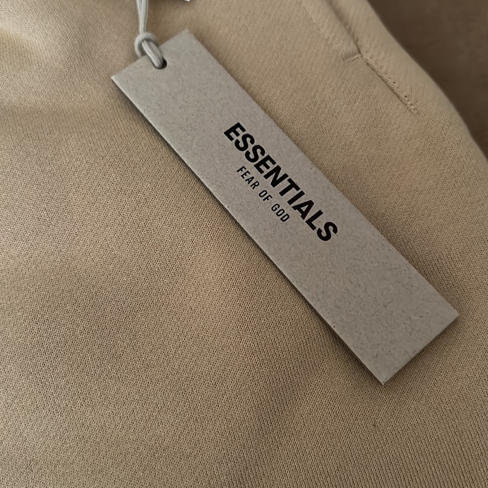 Essential Shorts - Picture 5 of 7